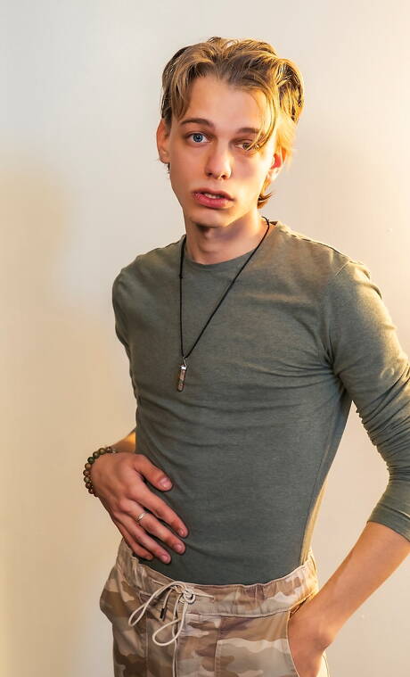 Twink Posing Pics