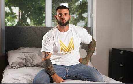 Canadian mature bear Markus Kage and well-built Starlen Gold in hot homosexual scene outside