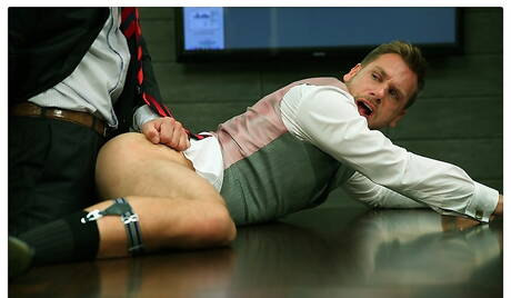 German muscular Hans Berlin and american well-built Tom Wolfe in hot anal sex