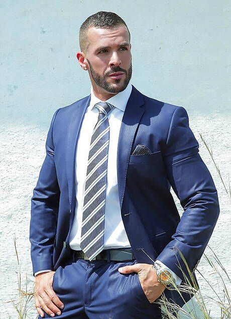 Spanish mature bear Denis Vega and american muscular Hugh Hunter sucking and screwing each other outside