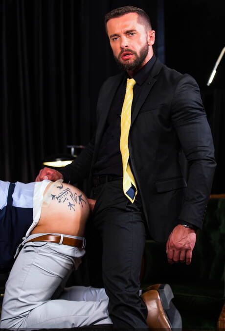 Spanish hot bear Dani Robles and norwegian strongman Tyler Berg in hot homosexual scene