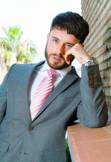 Stud John Brachalli and strongman Manuel Reyes fuck after dick sucking outdoor