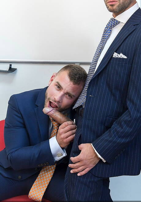 Beefcake Diego Reyes and well-built Vadim Romanov have a good anal sex