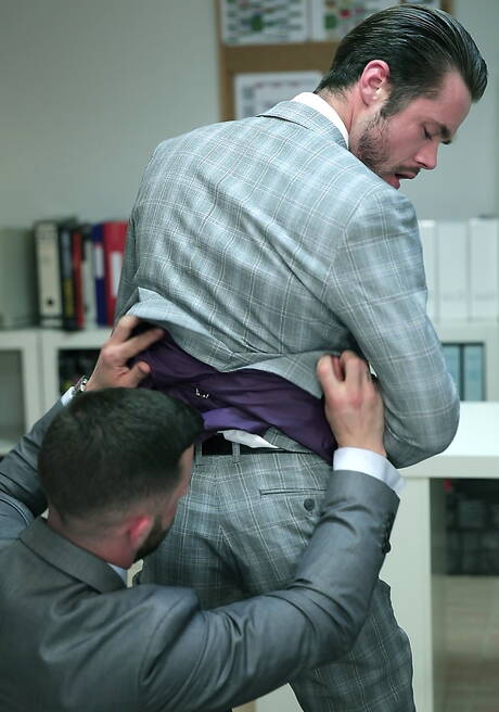 American hairy stud Mike De Marko and spanish hunk Sunny Colucci banged each other