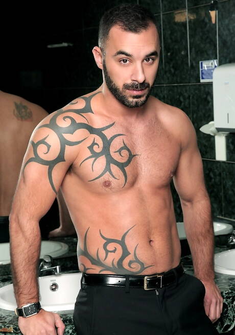 Strongman Sergyo and beefcake Xavi Duran in hot ass fuck action