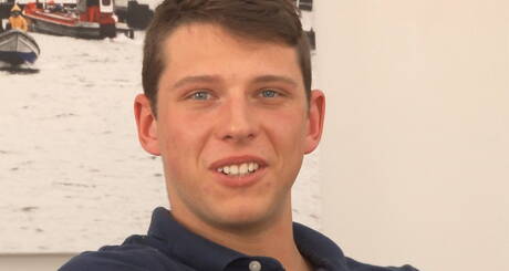 Superstud Lewis Lane jerk off in hot shower