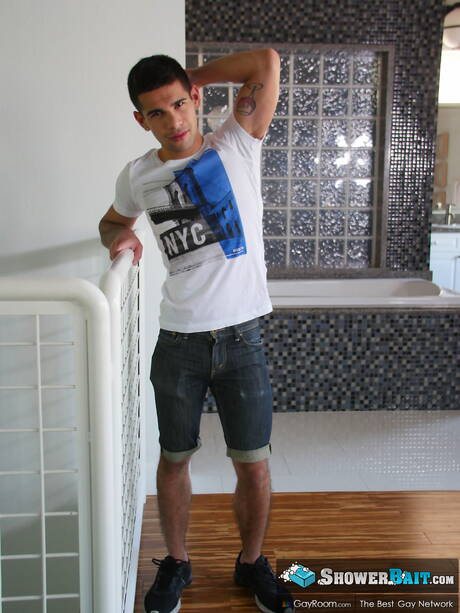 Hunk Ty Mitchell and strongman Ollie have a hot couple sex in bathroom