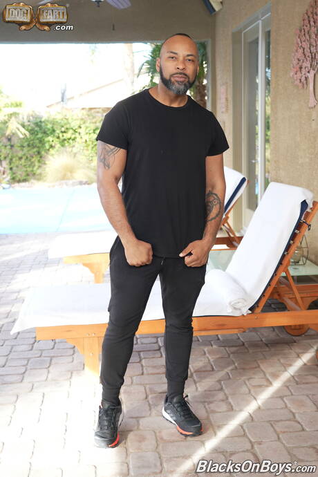 Beefcake Dominic Barr and ebony superstud Ray Diesel have interracial anal sex