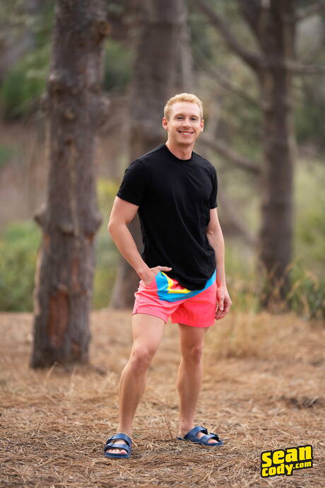 Stud Phoenix and beefy Grayson in hard anal sex outdoor