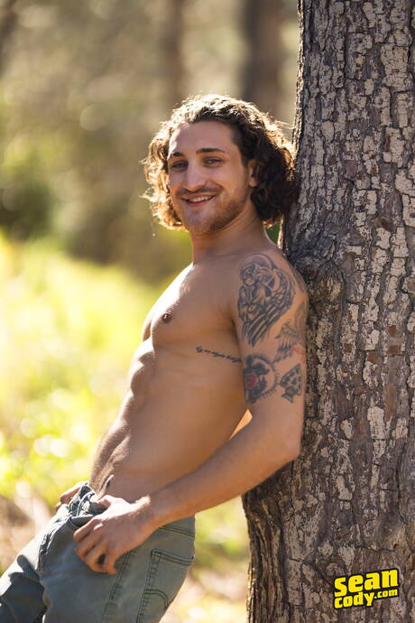 Superstud Guido and beefy David Handful have a good sex outdoor