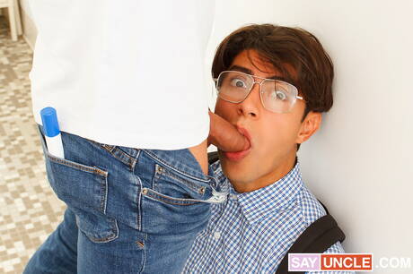 Twink in Sexy Glasses Pics