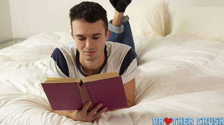 Sexy trio Nikki Kitten, Ethan Chase and William Sawyer have a good threesome bi sex