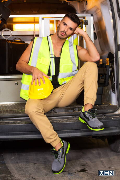 Latin husky guy Pol Prince and american bodybuilder Papi Kocic fuck ass after blowjob