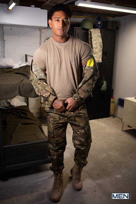 Hot boysMalik Delgaty, Kenzo Alvarez and Maverick Sun in hot threesome anal sex