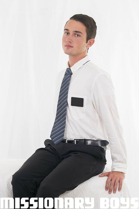 Hot american guys beefy Greg Mckeon and hot twink Mason Anderson sucking and screwing each other