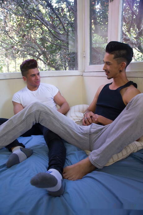 Famous americans, muscular Armond Rizzo and young boy Rave Hardick fuck after blowjob