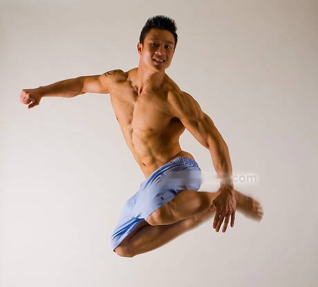 Oriental bull Peter Le get naked and showing tight butt