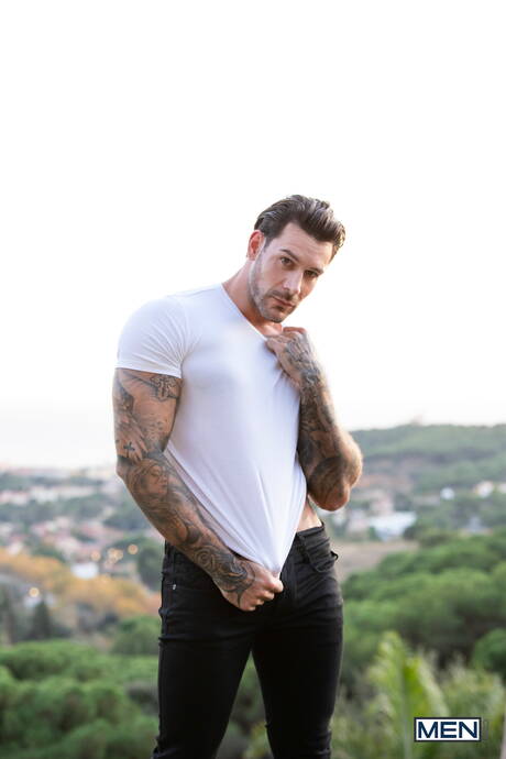 American strong bull Papi Kocic and  Cole in hot anal sex outside