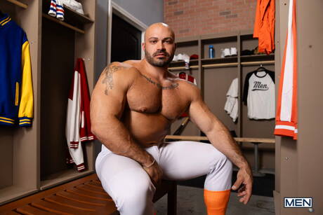 Sexy americans, bull Dom King and strong bull Nick Cranston masturbating with toy