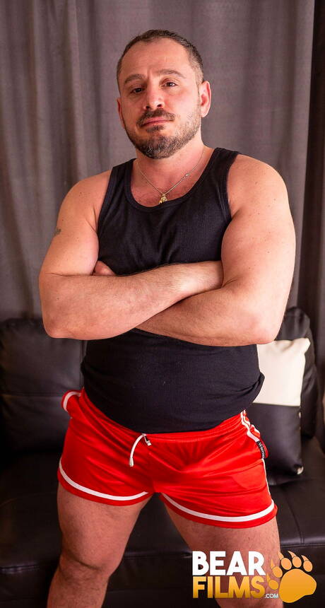 American muscular Marc Giacomo shows a beautiful body