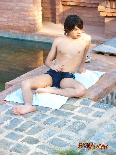 Beautiful boy Guilles and twink Simon 2 in hot ass fuck action outside