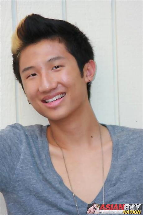 Twink Skyler Tan and young Cameron Drake play with dildo