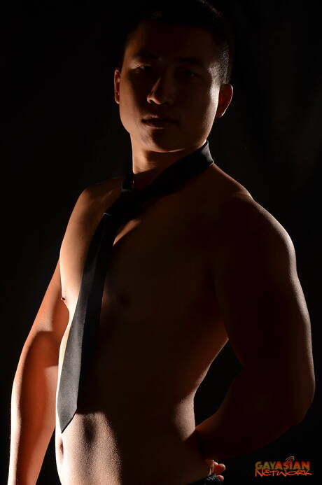 Husky guy Kai and latin beautiful boy Rave Hardick undressing and showing nice butt outside