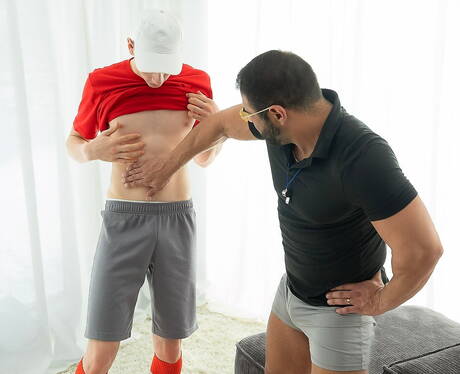 Mexican muscular Draven Navarro and american beautiful boy Tyler Tanner sucking and screwing each other