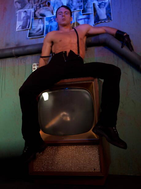 American pornstars hunky guy Dallas Evans and superstud Reese Rideout hard tied