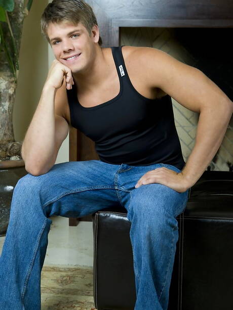 Husky guy Lance Hawkins posing naked and showing his ass