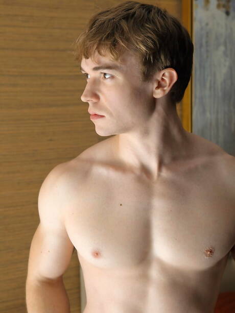 American bodybuilder Caleb Strong and english strongman Gabriel Cross in hot anal sex