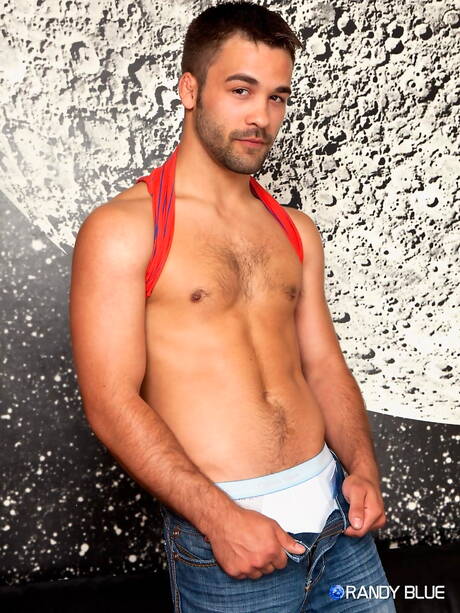 Tough guy Ian Parker jerk off his cock