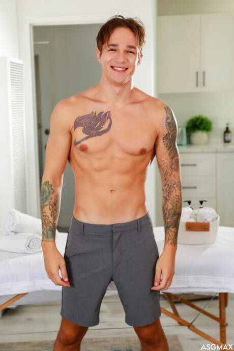 American pornstars young Jayden Marcos and husky guy Joseph Hart in hot anal sex