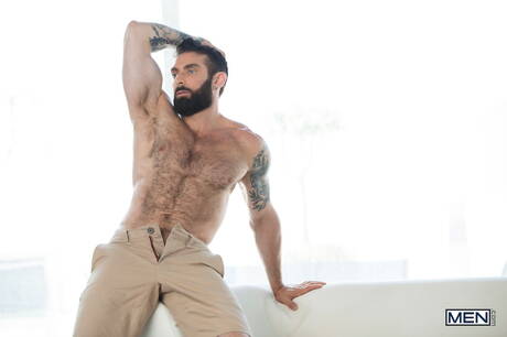 Spanish hot bear Scott Carter and canadian muscular Malik Delgaty have anal sex